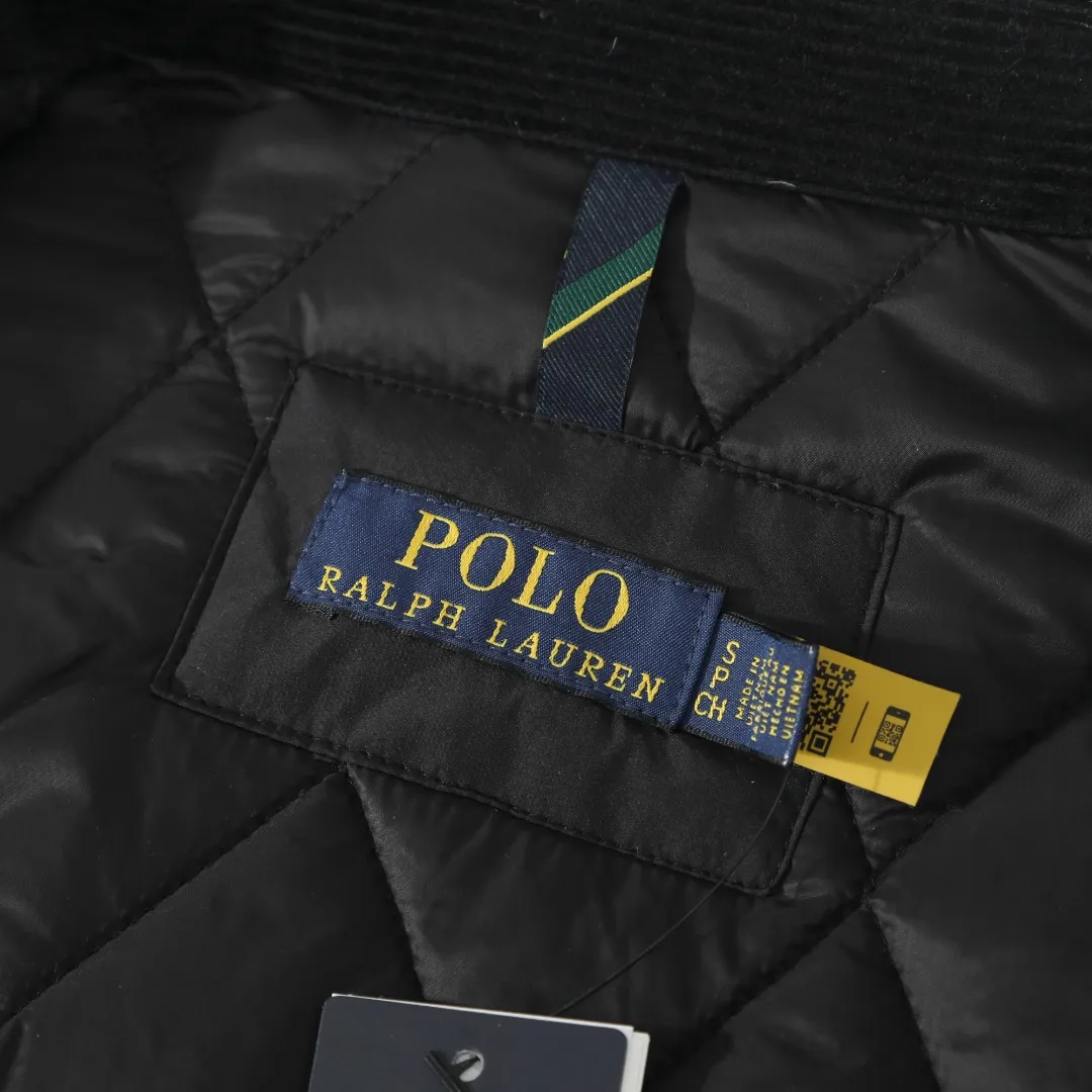 P370 #R50 Ralph Lauren/Ralph Lauren classic old money style workwear rhombus retro cotton jacket. Inspired by retro workwear, it reshapes the contemporary British style. Imported machine-pressed diamond quilting technology, every quilting line is accurately aligned, and the details are full of ingenuity; three-dimensional tailoring creates a neat H-shaped silhouette, and it can still remain light and straight when worn in multiple layers in autumn and winter. Customized metal buttons, low-key embellished textured corduroy lapel design, full of retro atmosphere, 37.5° temperature control black technology, breathable and moisture-proof, locks in temperature and sweat, waterproof and snow-proof fabric, no fear of bad weather, anti-run cotton patented technology, warm and soft, long-wearing without deformation, five high-end colors: navy | khaki | black | green | brown, easily suitable for commuting, leisure, and travel. Wearing one piece gives off a calm temperament of "old money style", and you can have both style and warmth in low-temperature weather.  Color: Navy blue, black, khaki, military green, brown Size: S M L